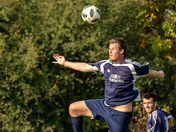 Der Staffelsteiner Simon Fischer stockte sein Torkonto in den beiden Spielen am Wochenende um weitere vier Treffer auf. Foto: Archiv/Hartmut Klamm
