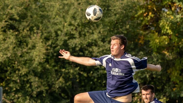 Der Staffelsteiner Simon Fischer stockte sein Torkonto in den beiden Spielen am Wochenende um weitere vier Treffer auf. Foto: Archiv/Hartmut Klamm