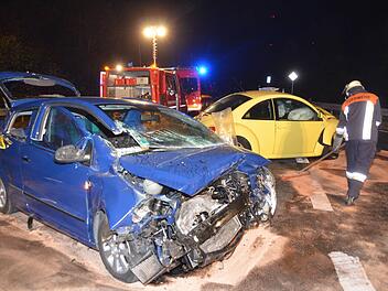 Ein schwerer Unfall hat sich am Freitag auf der B 19 ereignet. Foto: Peter Rauch
