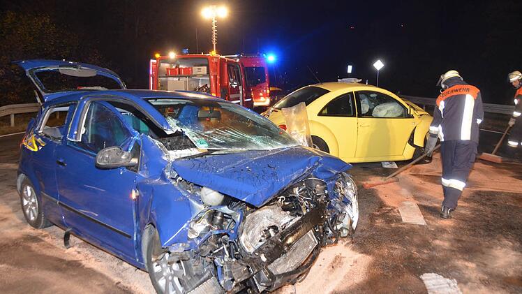 Ein schwerer Unfall hat sich am Freitag auf der B 19 ereignet. Foto: Peter Rauch