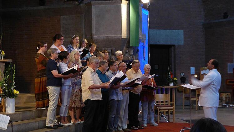 Der Kantatenchor der Bamberger Erlöserkirche kommt zu einem Konzert in die Erlöserkirche.  Foto: Martin Wenzel