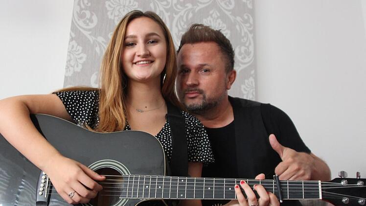 Nisa und ihr Vater Huso Bajric Foto: Ronald Heck