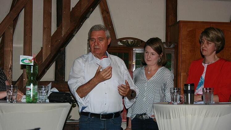 Paul Schnell hatte seinen Plastikmüll kurzerhand mitgebracht und abgewogen.Maria Löffler