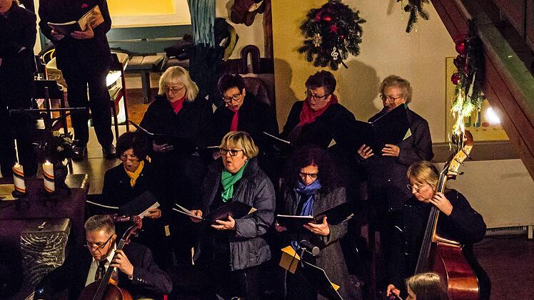 Die Sängervereinigun Bad Rodach und das Collegium musicum Hildburghausen unter der Gesamtleitung von Kirchenmusikdirektor Torsten Sterzik gestalteten ein Konzert in der Kirche St. Salvator in Untersiemau.Foto Jochen Berger