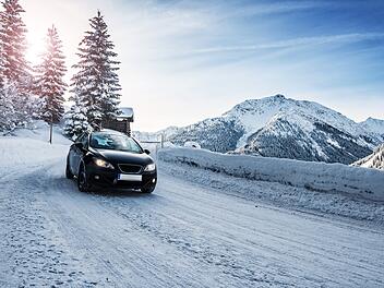 Reise, Winterreifen - Winter landscape in the Alps