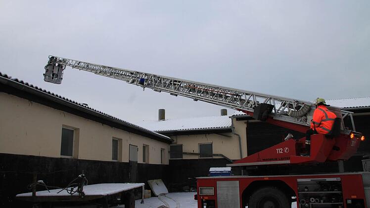 Die Münnerstädter Drehleiter im Einsatz in  Poppenlauer.