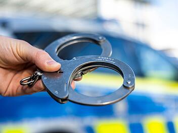 Unbekannter bel&auml;stigt Frau in Bamberg