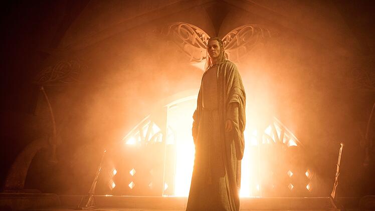 Ein neues Drehbuch-Team soll auch die letzten Skeptiker von "Die Ringe der Macht" überzeugen. Die Macher haben alle Autoren ausgetauscht. Bringen die neuen frischen Wind in die Serie?