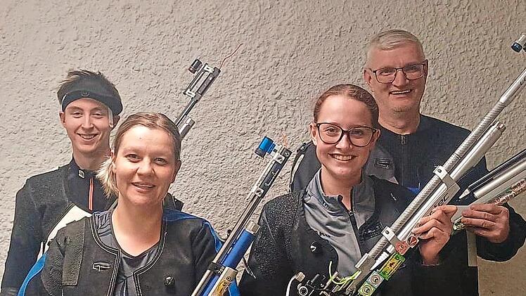 Die Aufsteiger (v.l.): Bastian Wagner, Lisa Peterh&auml;nsel, Emma Ruppert und Bernd Ruppert. Freisch&uuml;tz Hausen