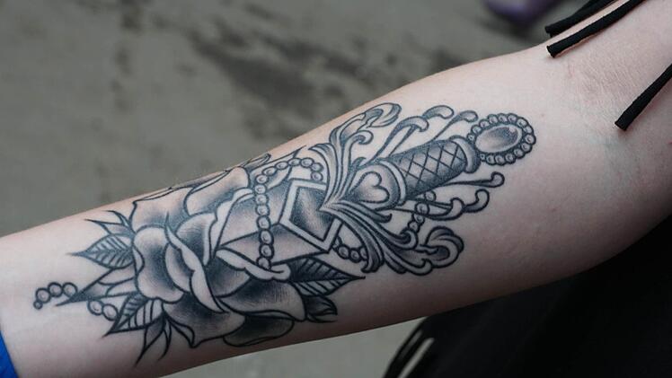 Die Festivalbesucher bei Rock im Park haben uns ihre Tattoos erkl&auml;rt. Foto: Sarah Dann