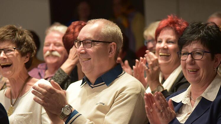 200 Gäste amüsierten sich bei dem Mundartabend des Heimatvereins Rödental.
