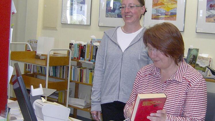 Große und kleine Leser sollen sich in der Igensdorfer Bücherei wohlfühlen. Fotos: Petra Malbrich