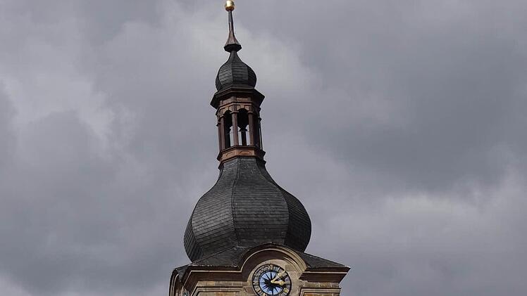 Perfektes Wetter für einen Marktsonntag: Zwar zogen ab und an immer wieder dunkle Wolken auf, doch der Regen hielt sich an diesem Sonntag fern von Ebern auf. Fotos: Johanna Eckert