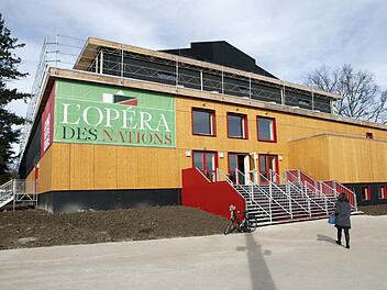 Die Oper in Genf hat als Ausweichspielstätte derzeit einen einfachen Holzbau. Eine Coburger Delegation hat ihn auch schon besichtigt. Foto: dpa