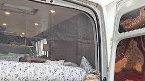 Griffbereit: Die Wanderschuhe unterm Bett.