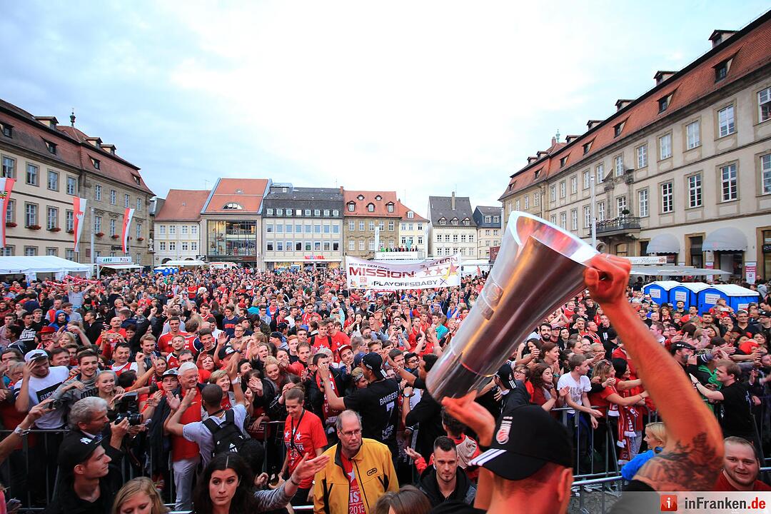 Meister-Party am Maxplatz