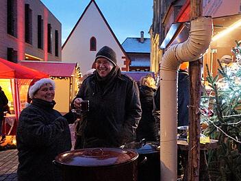 Weihnachtsstimmung mit Lichterglanz und Budenzauber