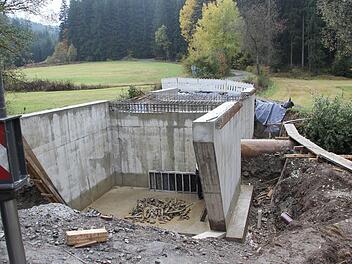 In der kommenden Woche soll der Oberbau der Brücke betoniert werden.  Foto: Alexander Löffler