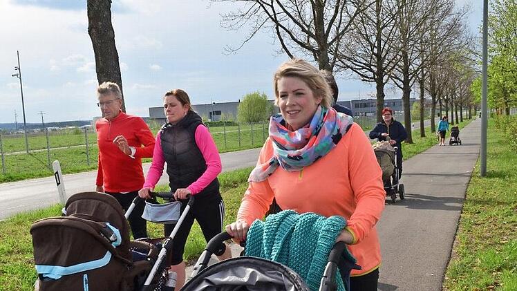 Beim Joggen mit dem Kinderwagen kann jede Frau ihre eigene Geschwindigkeit wählen.  Fotos: Larissa Händel