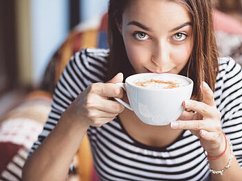 Kaffee, kalter Kaffee, Kaffee trinken