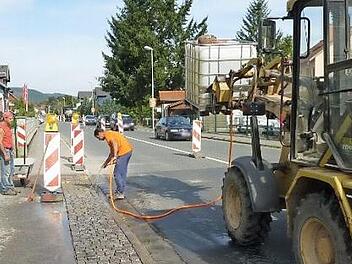 Das Staatliche Bauamt Bamberg rechnet damit, dass die Bauarbeiten an der Stockheimer Ortsdurchfahrt ab 10. Oktober abgeschlossen sein sollen. Foto: Gerd Fleischmann