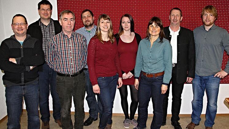 Stefan Plott (rechts) führt als Zweiter Vorsitzender das Blasorchester Ebern. Ihm stehen zur Seite (von links): Stefan Rüpplein, Paul Marks, Klaus Plott, Andreas Freibott, Franziska Plott, Lisa Meister, Veronika Müller und Günter Rüpplein.  Foto: Helmut Will
