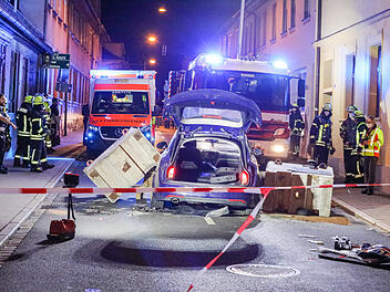 Bergkirchweih Erlangen: Autofahrer kracht in Anti-Terror-Absperrung