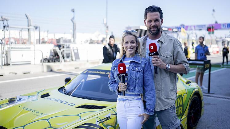 Andrea Kaiser und Matthias Killing moderieren f&uuml;r "ran racing" aus der Boxengasse.