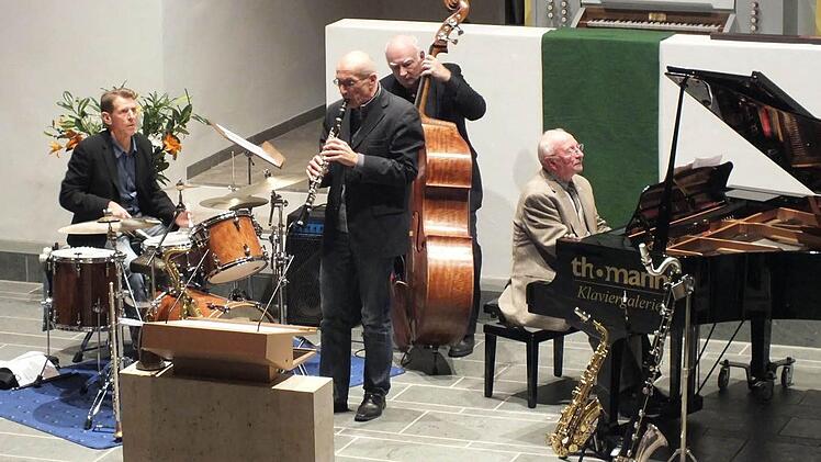 Thomas Fink (r.) musizierte mit vielen alten Bekannten. Foto: Welker