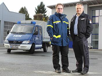 Hajo Badura (links) und Udo Höfer freuen sich über das neue THW-Gebäude.