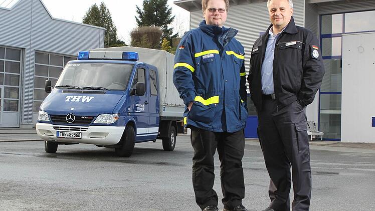Hajo Badura (links) und Udo Höfer freuen sich über das neue THW-Gebäude.