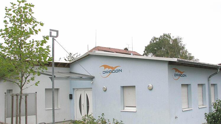 Auch wenn die Rollläden manchmal geschlossen sind: Der Jugendtreff "Dragon" in Haßfurt ist mittlerweile schon seit acht Jahren beliebter Anlauf- und Treffpunkt im Hafen.