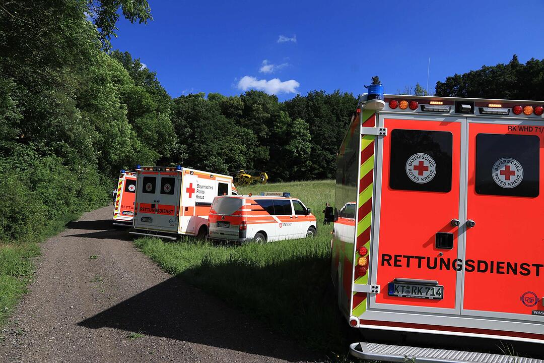 Traktor kippt bei Falkenberg um - 13 Verletzte