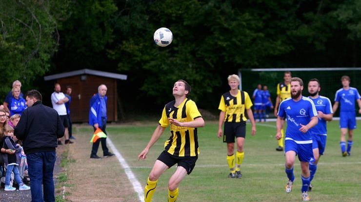 Viel lernen werden die Ködnitzer mit Michael Jahreis beim Toto-Pokal-Spiel gegen den BSC Saas Bayreuth.  Foto: Monika Limmer