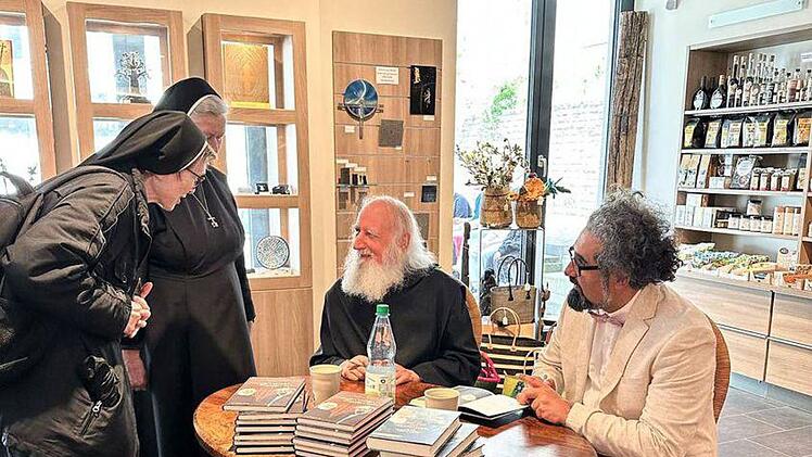 M&uuml;nsterschwarzach: Erste Buchmesse zieht &uuml;ber 1000 Besucher an - was an den Tagen geboten war
