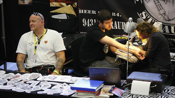 Bei der "Tattoo-Convention" in Strullendorf kamen am Wochenende Fans des Körperkults auf ihre Kosten.  Foto: Matthias Hoch