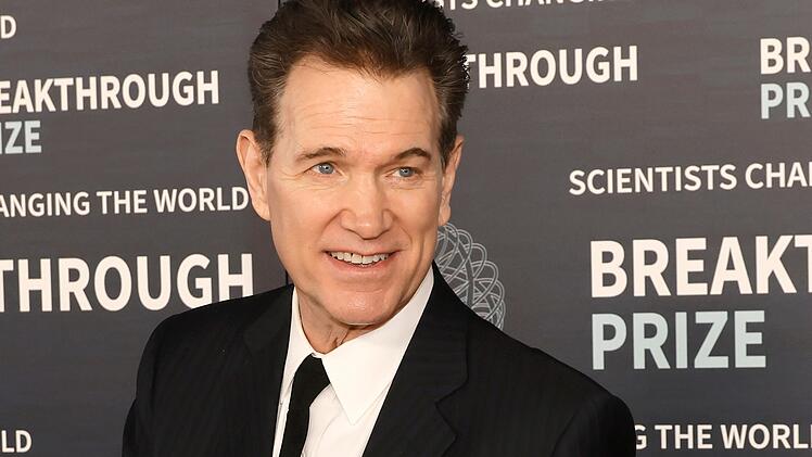 Chris Isaak dementierte immer die Spekulationen, ob er und Model Helena Christensen auch abseits des Drehs zum "Wicked Game"-Clip ein Paar waren.