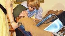 Diese Szene war 2007 nur ein Rollenspiel auf der Bühne: Frank Walther als Opa im Rollstuhl.