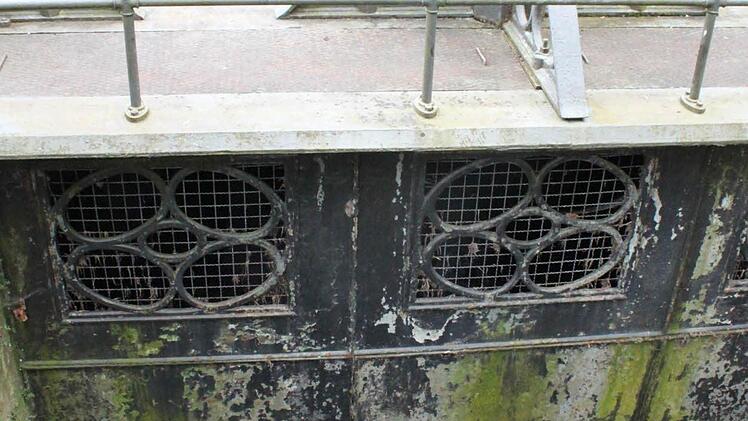 Einen völlig heruntergekommenen Eindruck machte das Metall-Tor. Foto: Mäuser