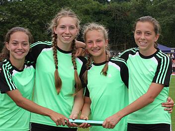 Die U14-Staffel des TV DJK Hammelburg gewann in Güntersleben mit neuer Bayerischer Jahresbestleistung. Von links: Jule Betz, Elisa Eich, Lena Weigand und Lilian Heid.  Fotos: Reinhold Nürnberger