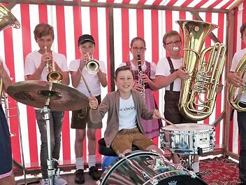 Die Bläserklasse der Roßfelder Musikanten trug zum Gelingen des "Tages der Vereine" bei. Foto: Lothar Weidner