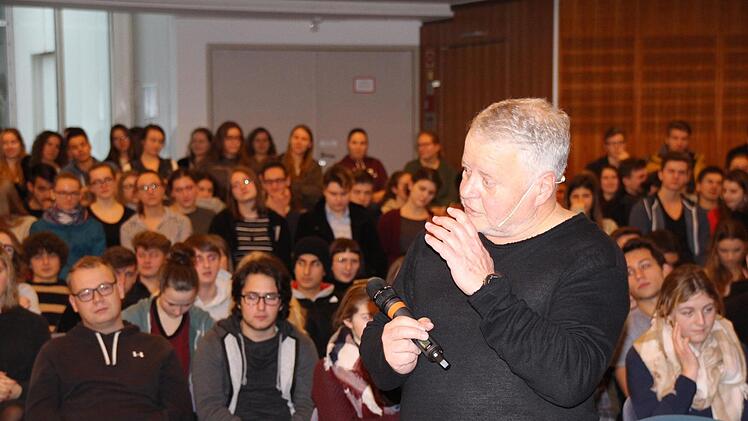 Manfred Winterheller bei seinem Vortrag im Kongresshaus Coburg.Oliver Schmidt