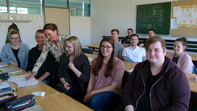 Dass Unterricht auch Freude bereiten kann, zeigen die Gesichter der Schüler und Schülerinnen.