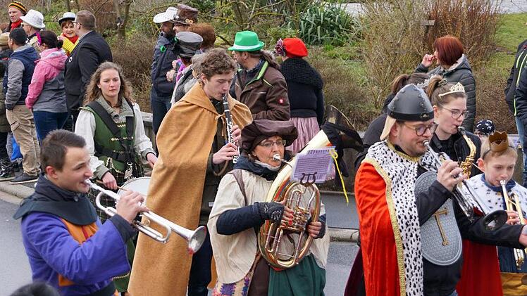 Da war wieder etliches geboten beim Faschingszug in Unteroberndorf.Foto: Johannes Michel