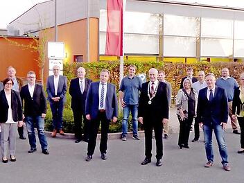 Sie vertreten den Eggolsheimer Marktgemeinderat bis 2026 (v.l.): Josef Arneth, Reinhard Stang, Hans-Jürgen Dittmann , Irmgard Heckmann, Arnulf Koy, Rudolf Fischer, Stefan Pfister, Harald Knorr, Georg Eismann, Zacharias Zehner, Bürgermeister Claus Schwarzmann, Martin Albert, Monika Dittmann, Johannes Maier, Frederik Jung, Christian Grieb, Wolfgang Nagengast, Agnes Fronhöfer, Christian Dormann, Martin Distler, Ulrike Nistelweck.  Foto: Sylvia Hubele