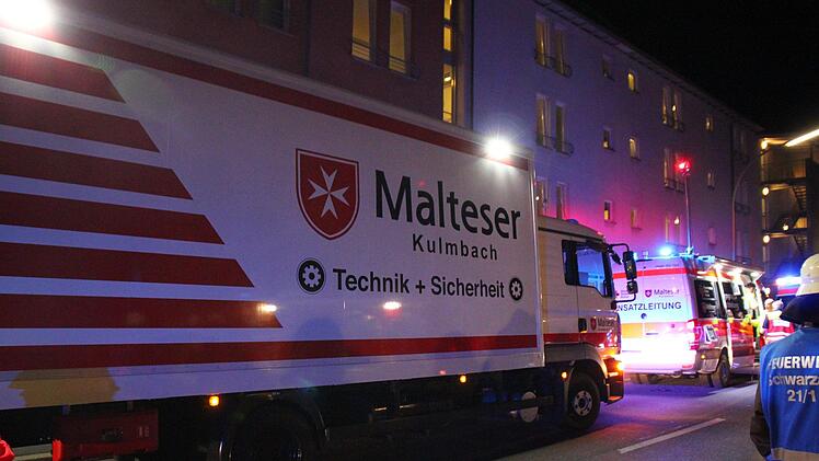Großeinsatz am Seniorenheim am Schwedensteg. Foto: Jürgen Gärtner