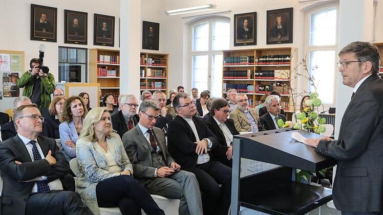 Jürgen König vom Bauamt stellte das neue Archivgebäude vor. Foto: Barbara Herbst