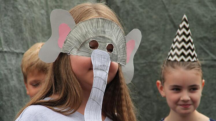 Mit dem Singspiel "Wenn der Elefant in die Disco geht" begeisterte die 3. Klasse der Theodor-Heublein-Schule.