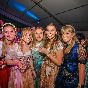 Samstagsparty im Festzelt!