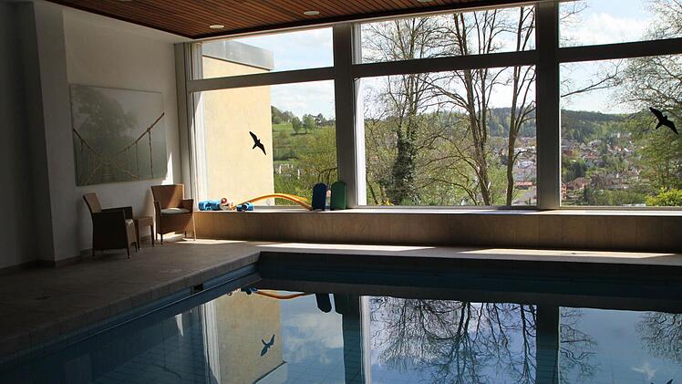 Schwimmbad der Klinik von Weckbecker in Bad Brückenau Foto: Ulrike Müller